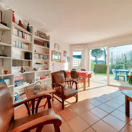 Holiday home Maison Pour 5 Avec Jardin A 300m De La